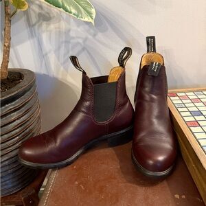 Blundstone Burgundy Leather Ankle Boots heeled size 9